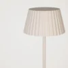 New Forms & Objects Batteridriven golvlampa beige - 122 cm ø13,5