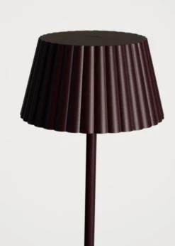 Hot Forms & Objects Batteridriven golvlampa burgundy - 122 cm ø13,5
