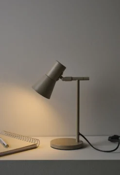 Discount Forms & Objects Bordslampa taupe - 18,8x12x30,4 cm