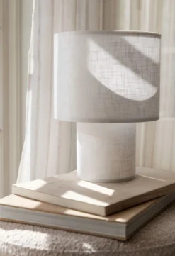 Outlet Forms & Objects Bordslampa vit - 23x23x31 cm