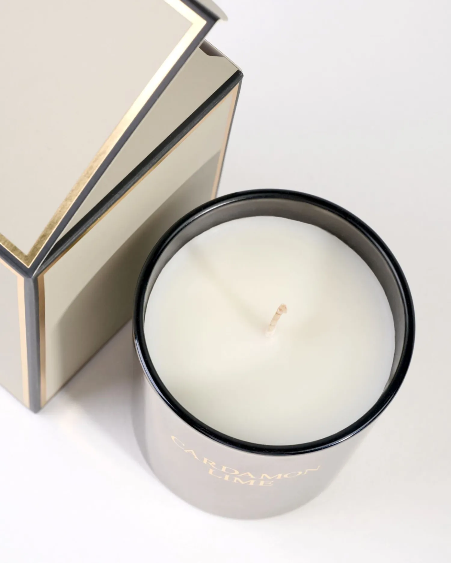 Hot Sense the Moment Doftljus beige - 145 g