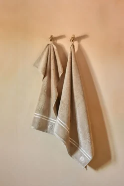 Hot Premium Collection Handduk beige - 50x70 cm