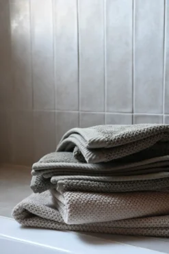 Clearance Handduk olivgrön - 70x140 cm