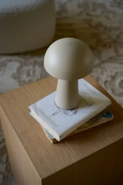 Hot Forms & Objects Led bordlampa beige - 21,5 cm ø13,7