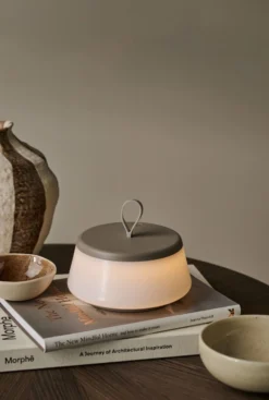 New Forms & Objects Led bordlampa taupe - 22,9 cm ø14,2