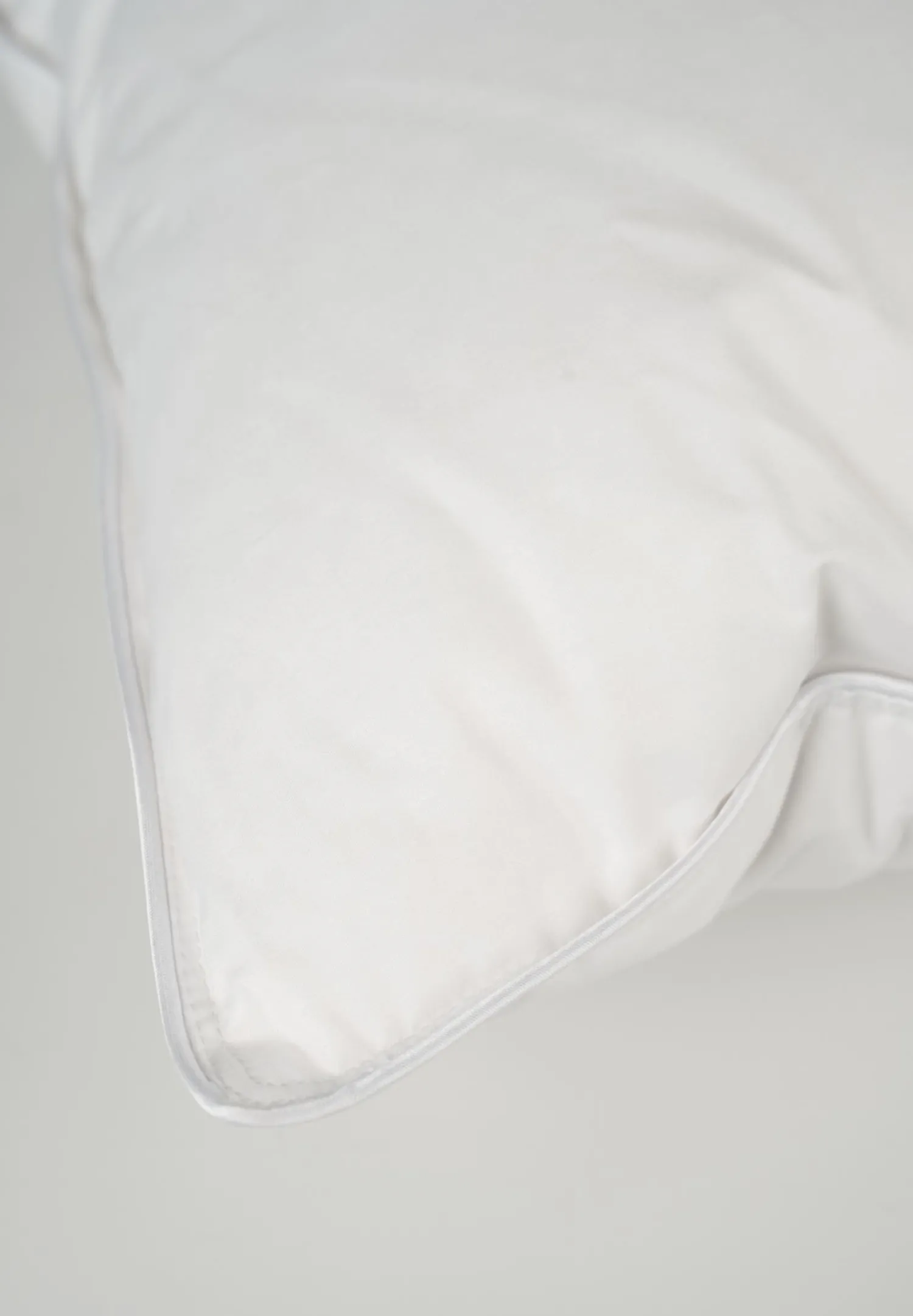 Sale Nordun Låg dun- och fjäderkudde vit - 50x60 cm