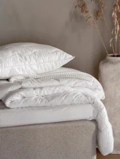 Sale Medelvarmt fibertäcke vit - 150x210 cm