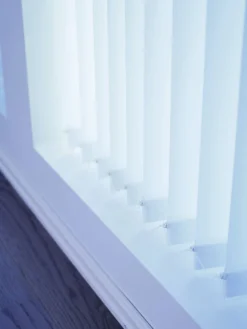 Discount Mörkläggande lameller vit - 8,9x250cm