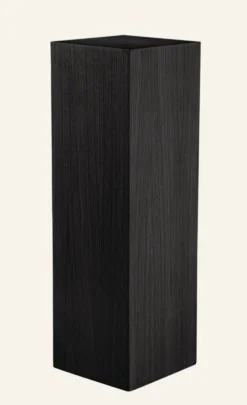 New Forms & Objects Piedestal svart - 25x25x80 cm