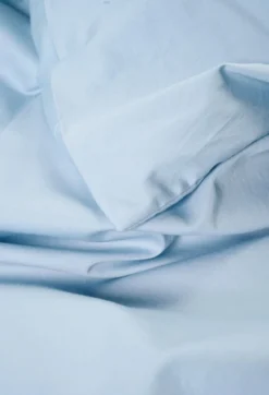 Sale Påslakanset i satin himmelsblå - 150x210 cm