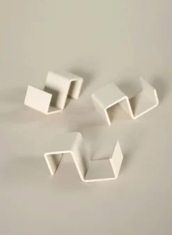 Clearance Forms & Objects Utekök krokset creme - 5,3x2,5x3,2 cm
